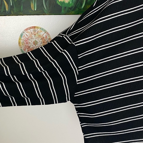 Shein black white horizontal stripes long sleeve wide cuff cropped comfy top 12 - Picture 2 of 9